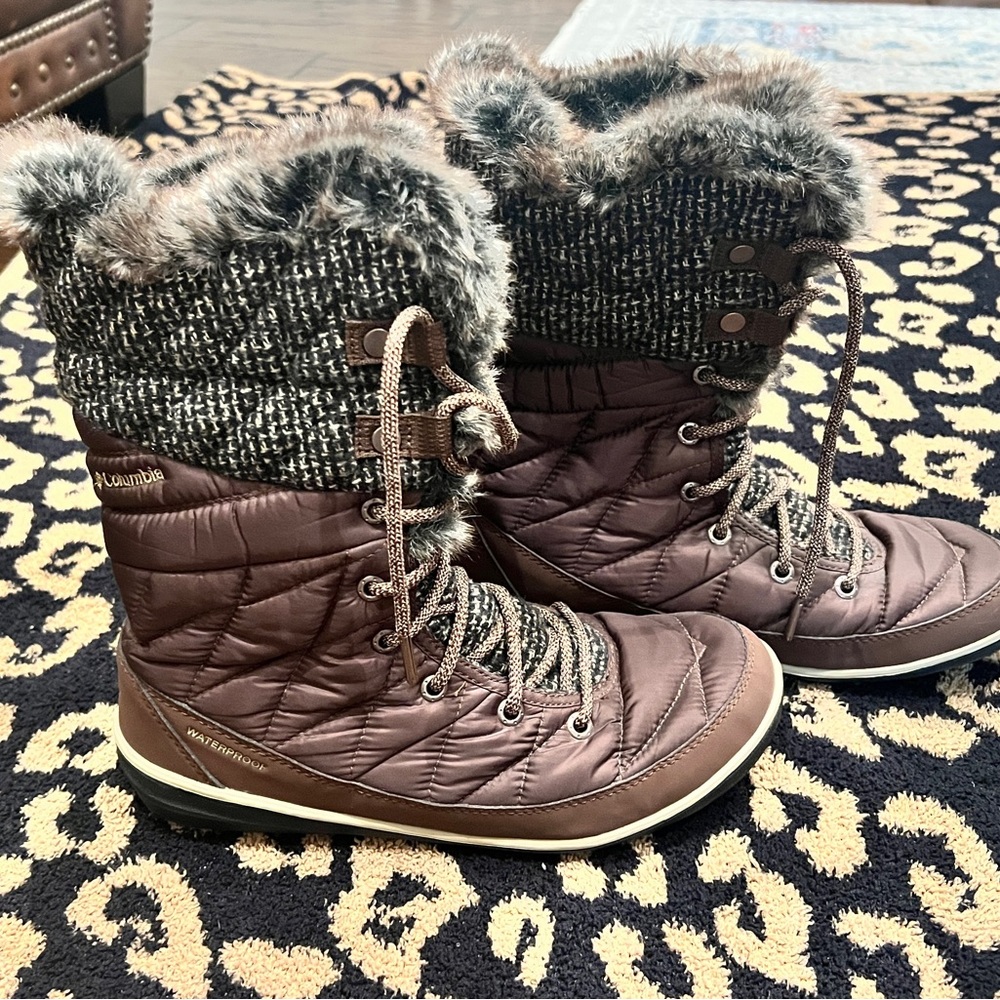 Women’s Columbia cold weather boots with fur